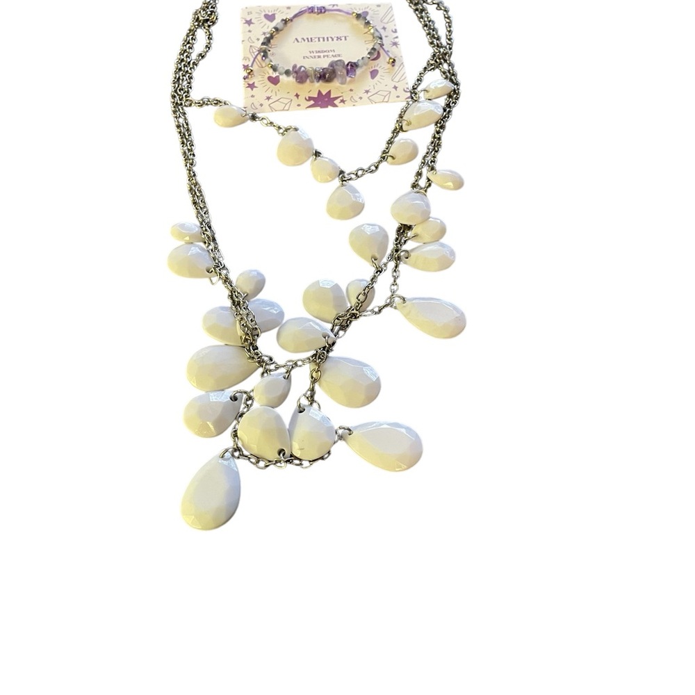 Elegant White Necklace with Timeless Design and Amethyst bracelet